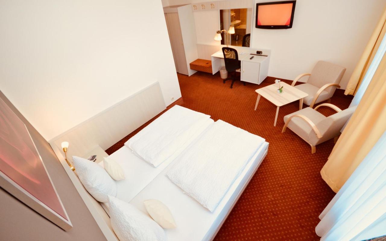 Cityhotel 울첸 외부 사진